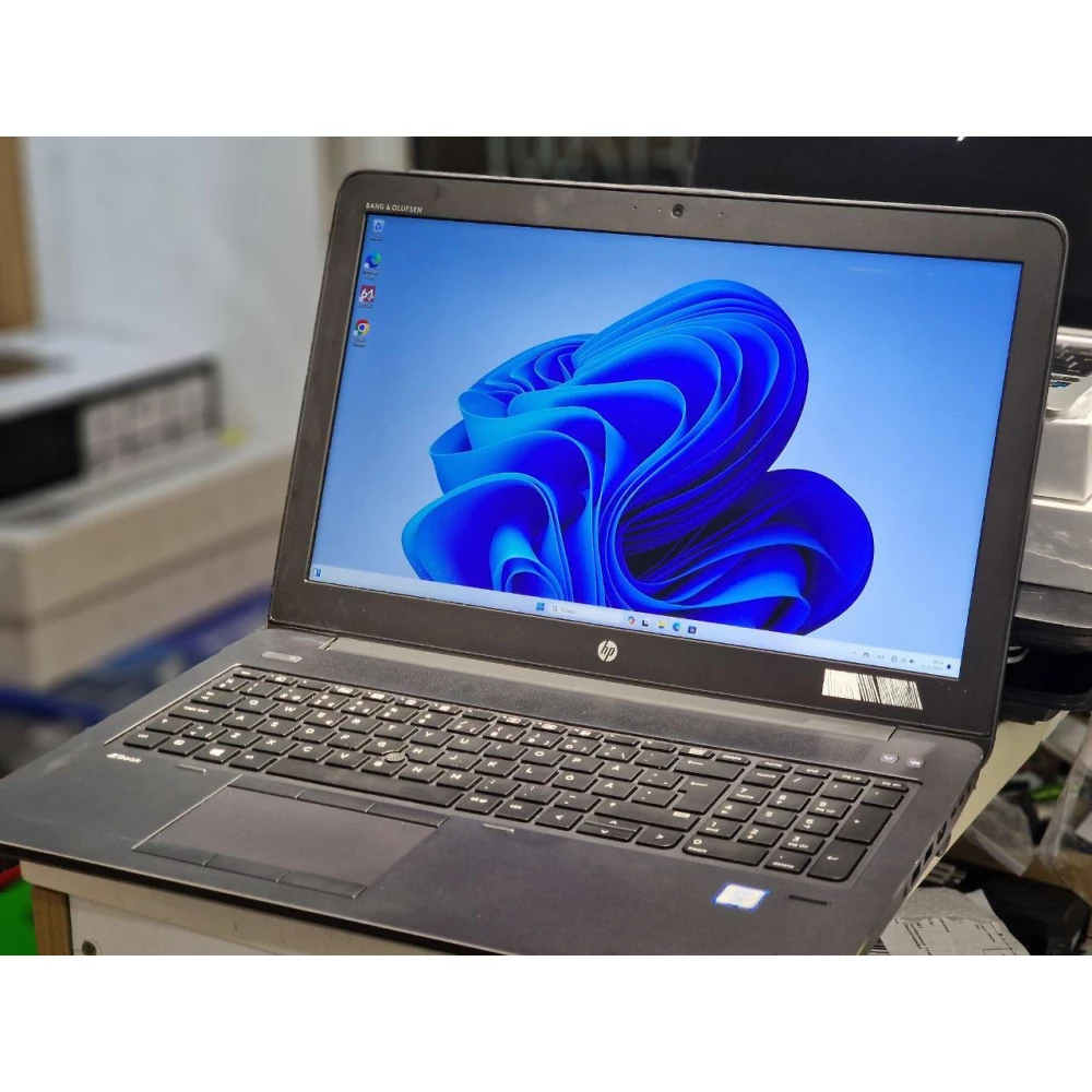 HP ZBook 15 G3 15.6“ (1920x1080) Full HD Intel i7 6820hq 8/256 SSD nVidia Quadro Win 11 Pro
