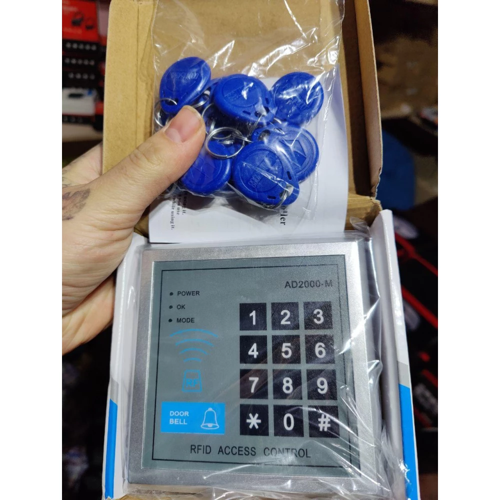 Панель AD2000-M с доступом по коду и или по бесконтактным картам Автономное устройство